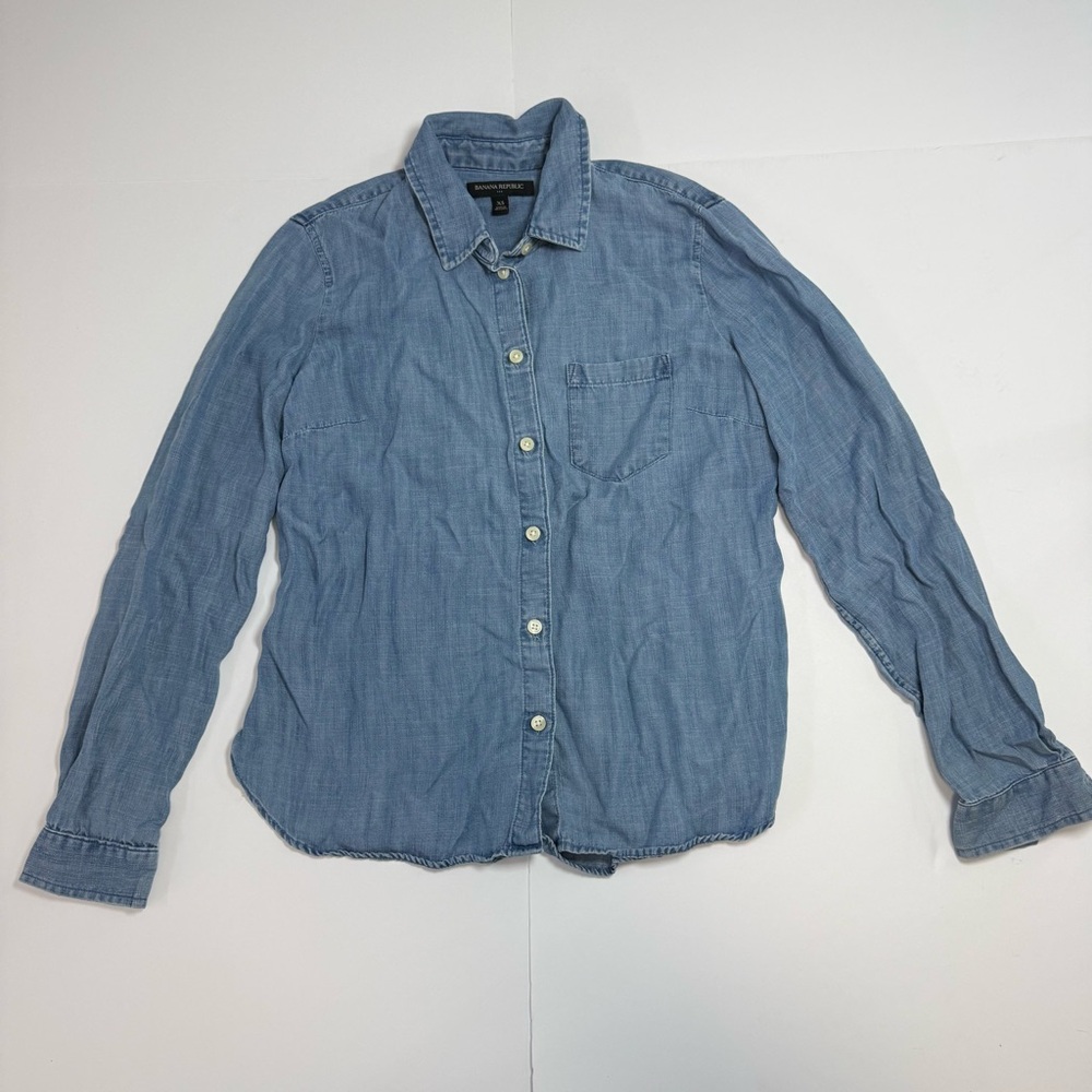 Banana Republic Chambray Shirt Womens XS Blue Button Down Lightweight Denim Top
